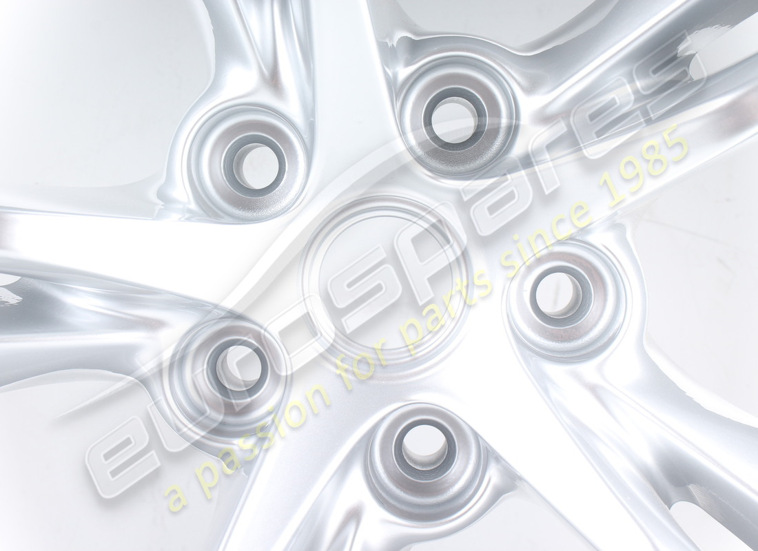 ROUE ARRIÈRE FERRARI RECONDITIONNÉE. NUMÉRO DE PIÈCE 328457 (2) roue arrière ferrari reconditionnée. numéro de pièce 328457 (2)