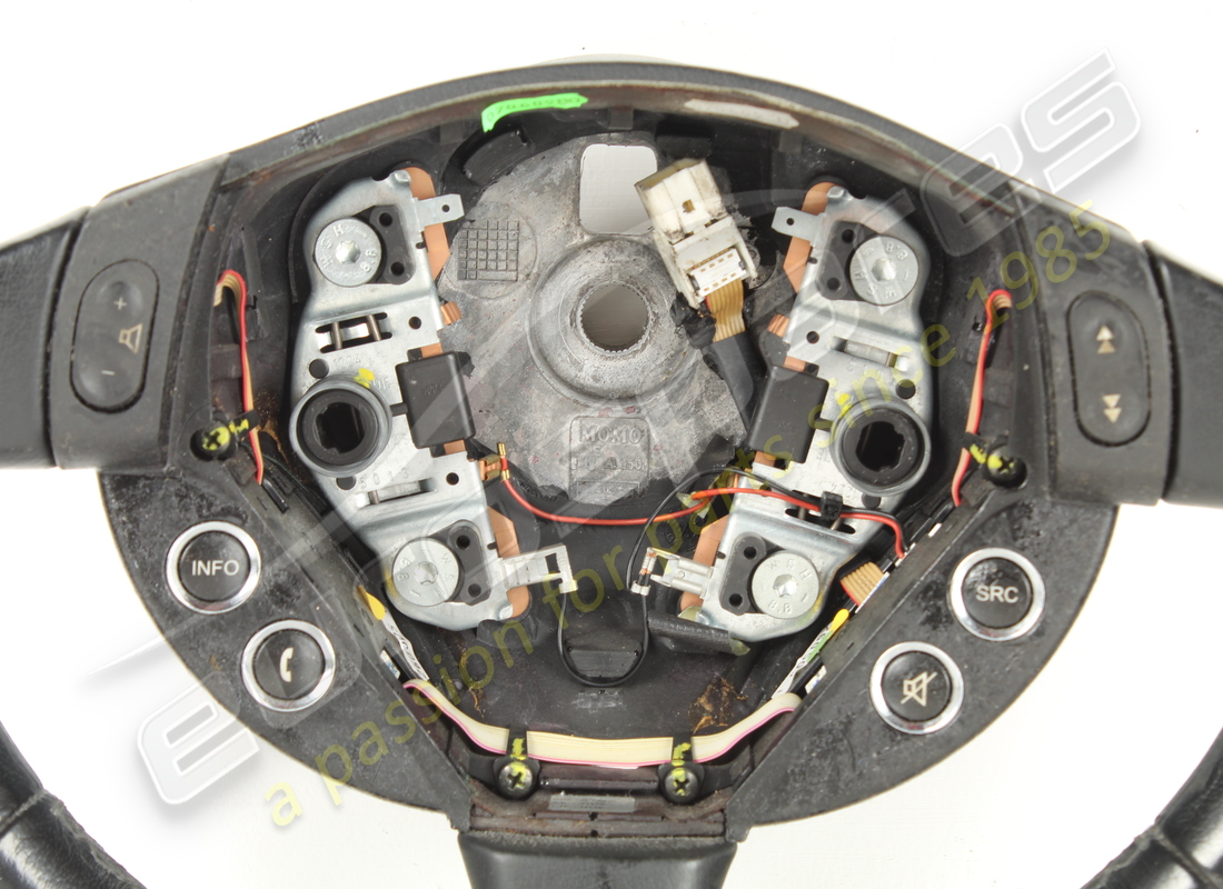 maserati volant noir utilisé. numéro de pièce 981340100 (2)