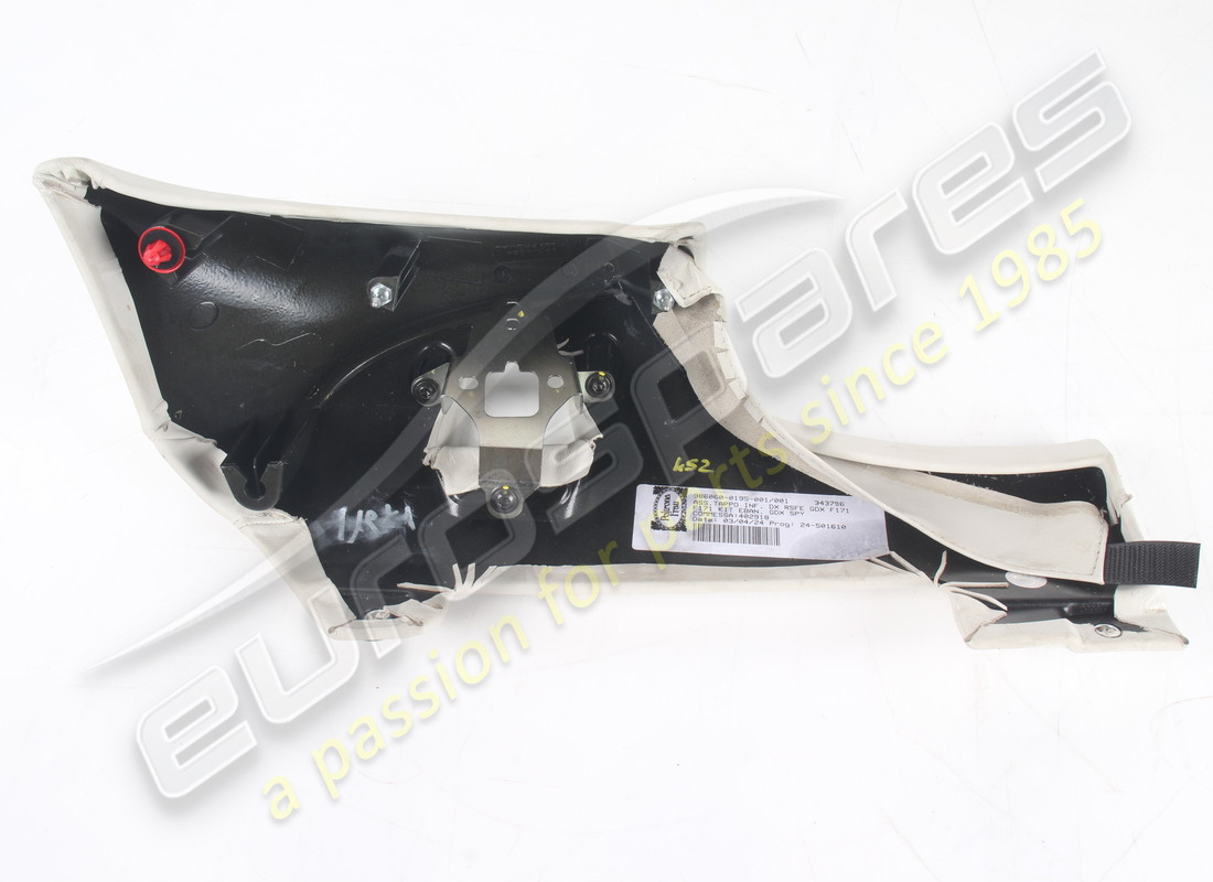 panneaux de tableau de bord inférieurs d'occasion eurospares en cuir gris clair 4301. références 947673 et 947672 en cuir et non en alcantara. référence eap1723553 (10)
