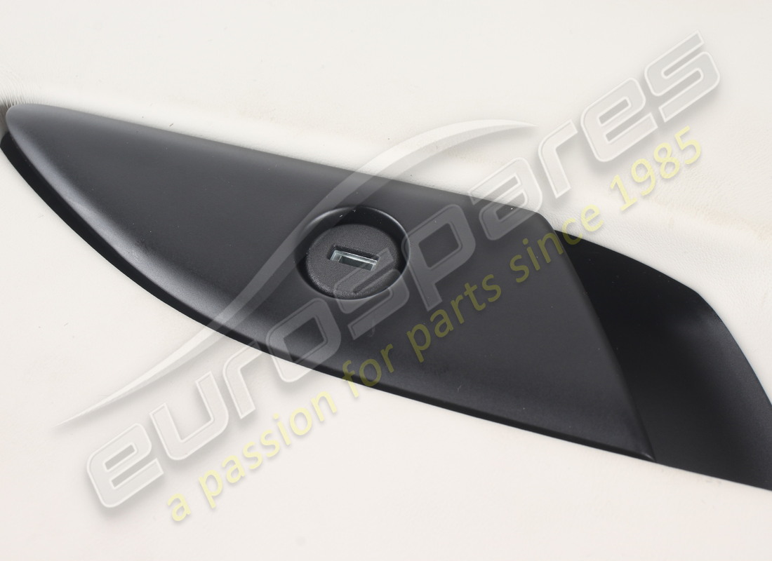 panneaux de tableau de bord inférieurs d'occasion eurospares en cuir gris clair 4301. références 947673 et 947672 en cuir et non en alcantara. référence eap1723553 (6)