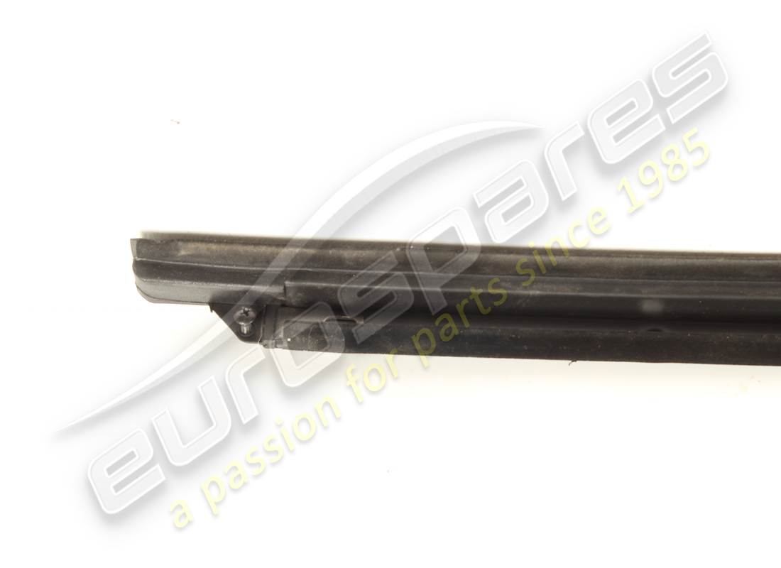 grattoir de fenêtre externe gauche d'occasion ferrari numéro de pièce 88059500 (3)