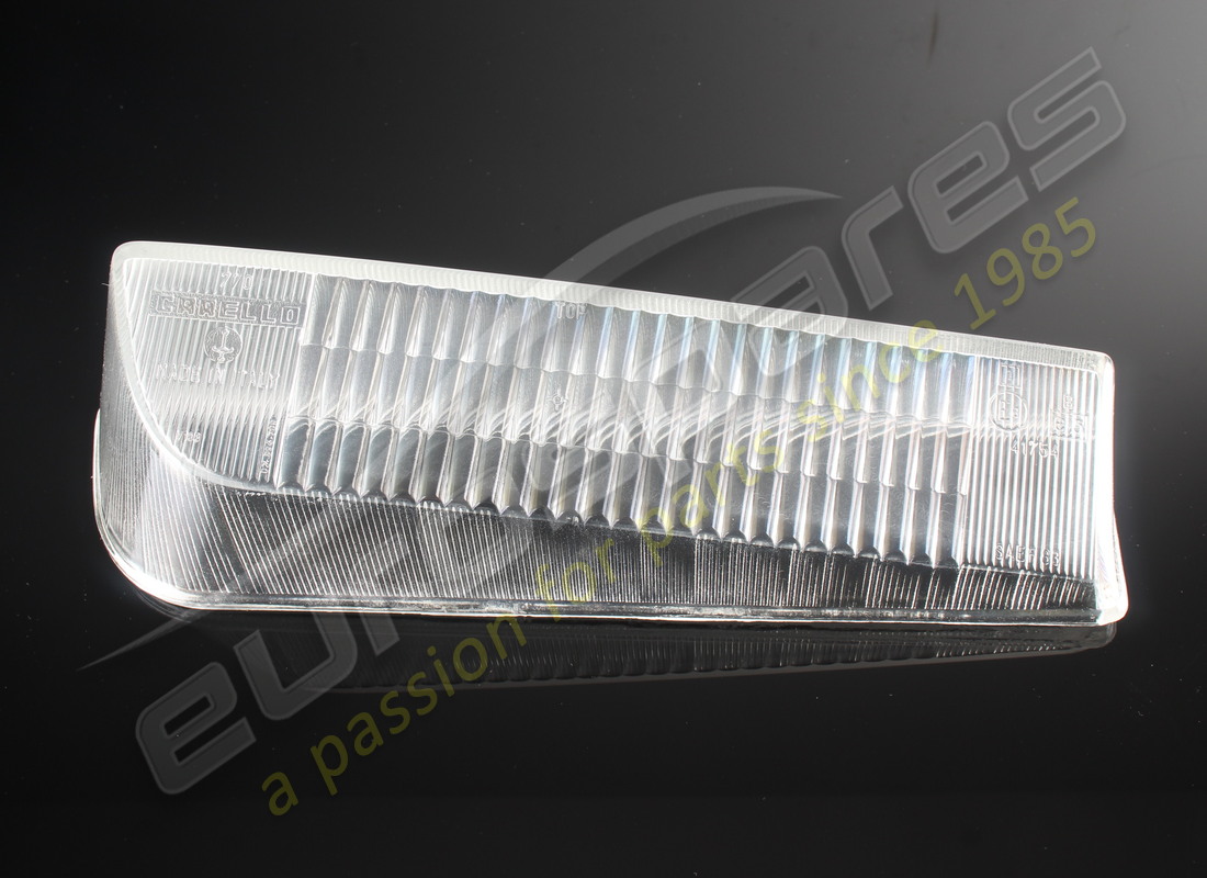 NOUVELLE LENTILLE INFÉRIEURE EN PLASTIQUE DROIT Eurospares. NUMÉRO DE PIÈCE 61882300L (1)