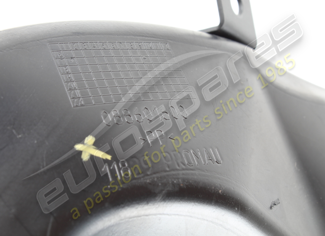 conduit d'air antibuée rh d'occasion ferrari. numéro de pièce 88601600 (5)