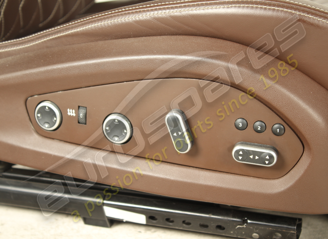 sièges complets d'occasion ferrari avec écrans arrière. référence eap1564144 (8)