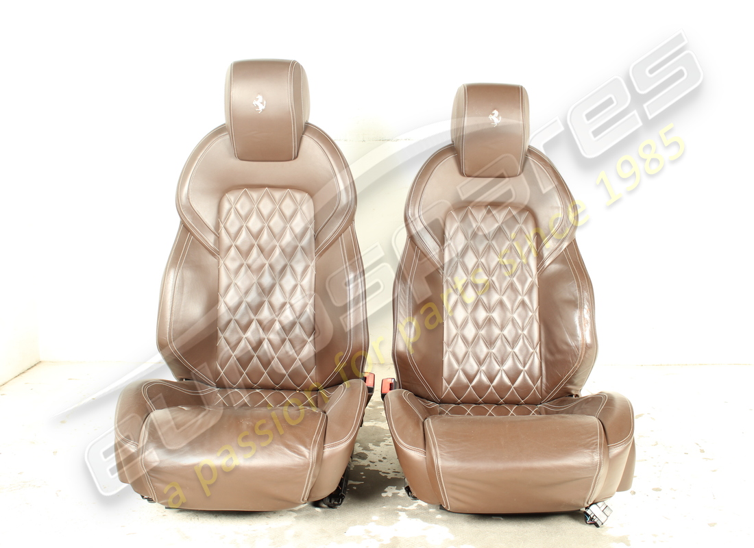 ENSEMBLE DE SIÈGES COMPLET D'OCCASION Ferrari AVEC ÉCRAN ARRIÈRE. RÉFÉRENCE EAP1564144 (1)