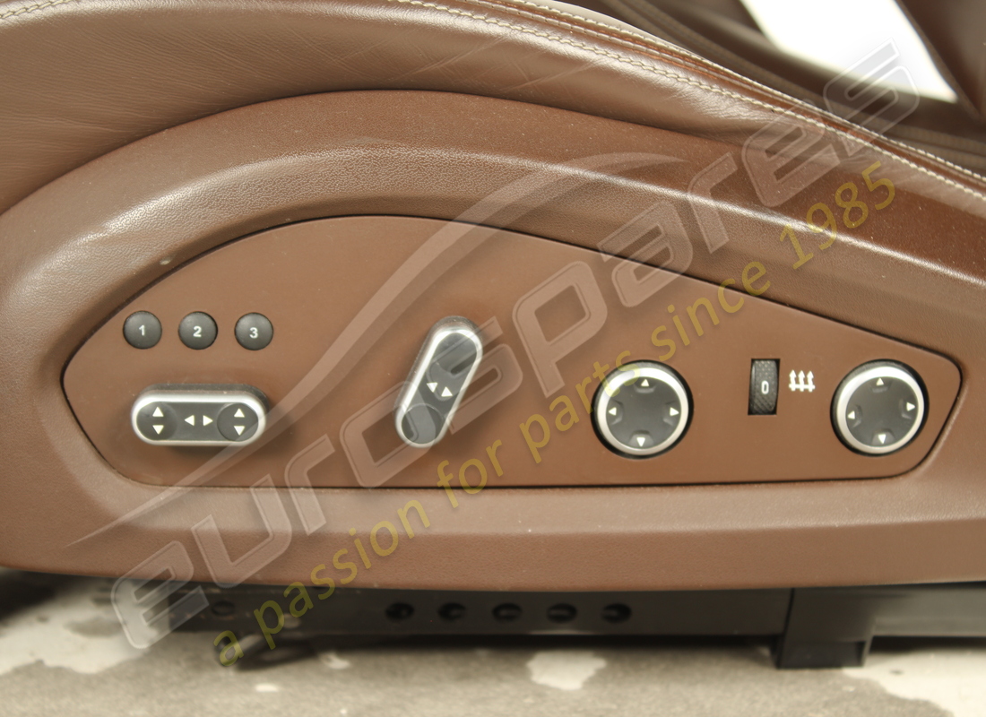 sièges complets d'occasion ferrari avec écrans arrière. référence eap1564144 (9)