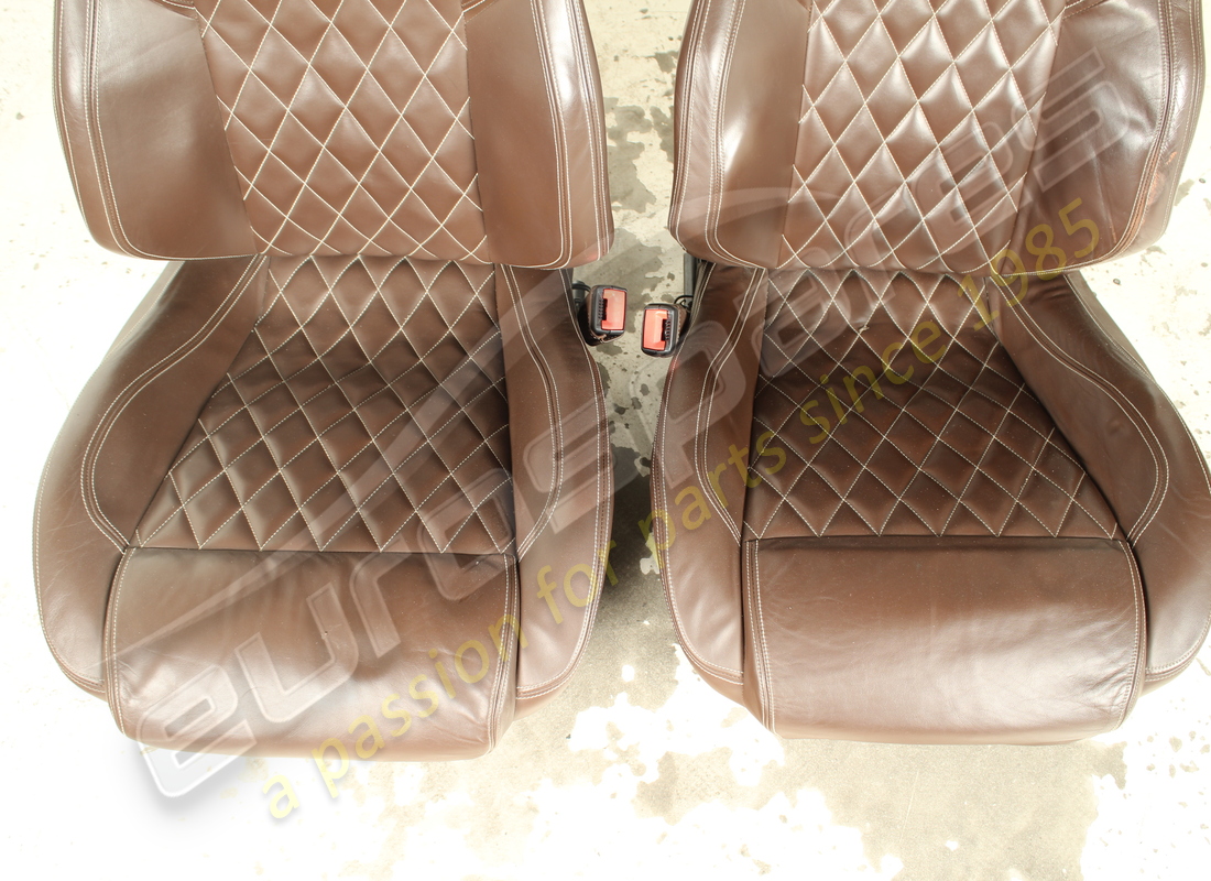 sièges complets d'occasion ferrari avec écrans arrière. référence eap1564144 (2)