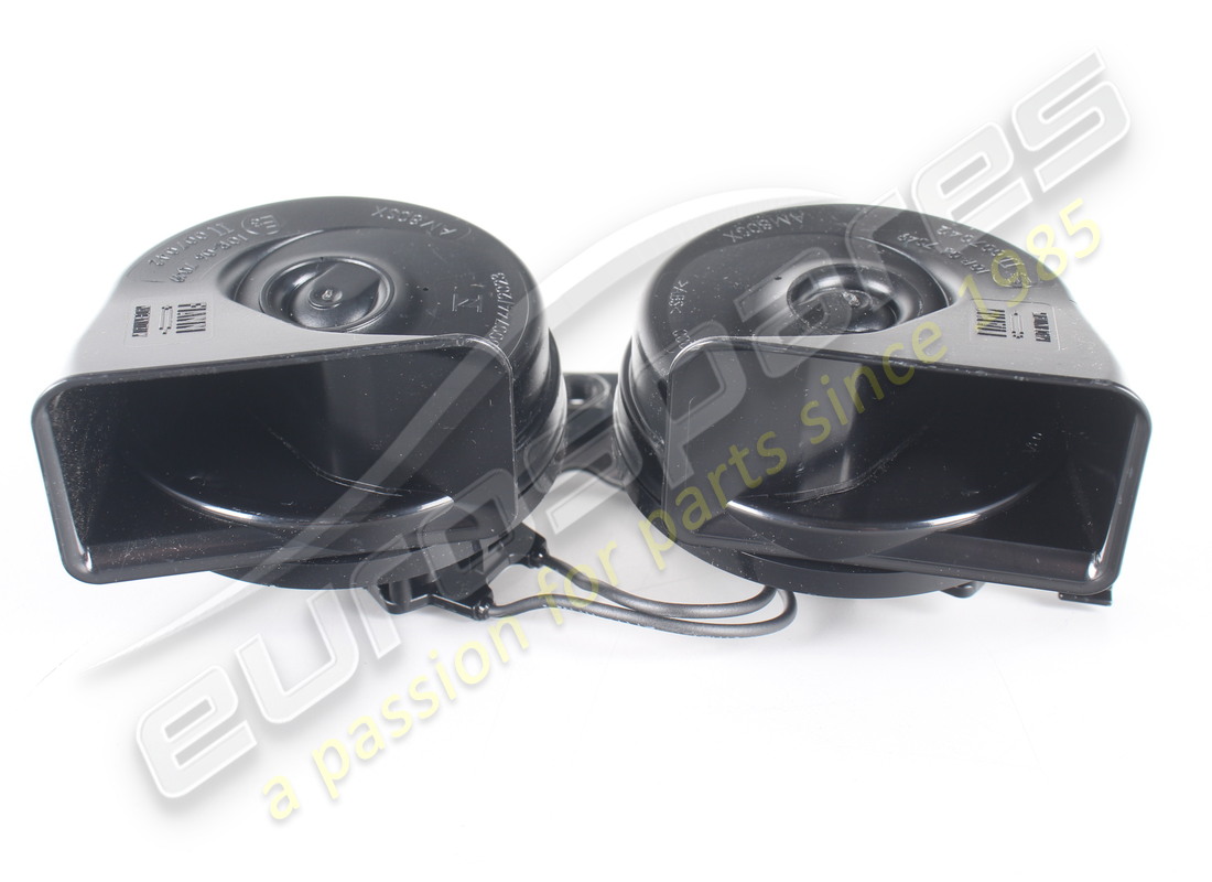 NOUVEAU ENSEMBLE DE KLAXON ET SUPPORT ASTON MARTIN. RÉFÉRENCE AD2313A803BB (2) nouveau ensemble de klaxon et support aston martin. référence ad2313a803bb (2)