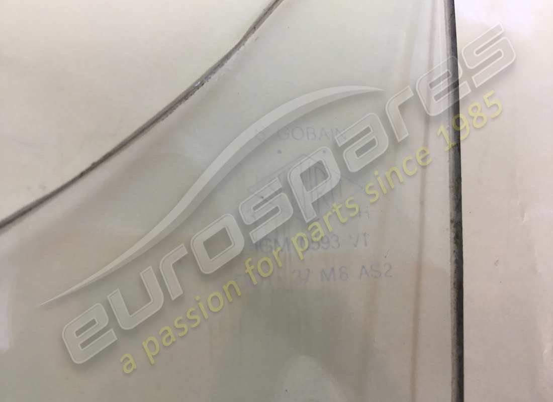 neuf (autre) ferrari 246gts vitre d'aération quartier gauche (sans trou). numéro de pièce 20284105a (2)