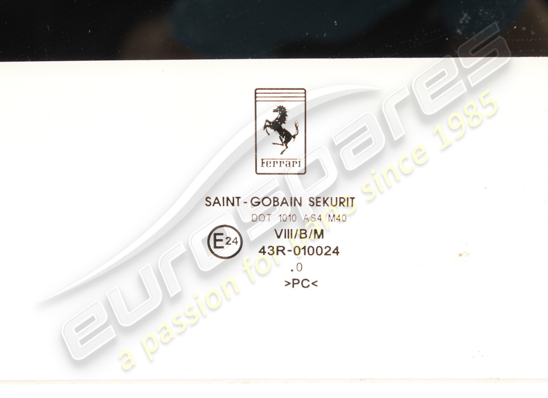 écran arrière du moteur ferrari endommagé. numéro de pièce 877219 (2)