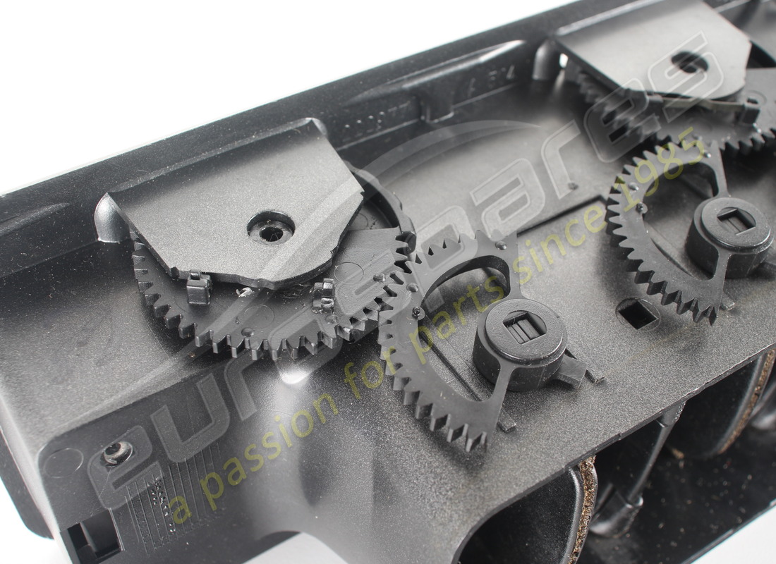 diffuseur ferrari endommagé. numéro de pièce 63204400 (3)