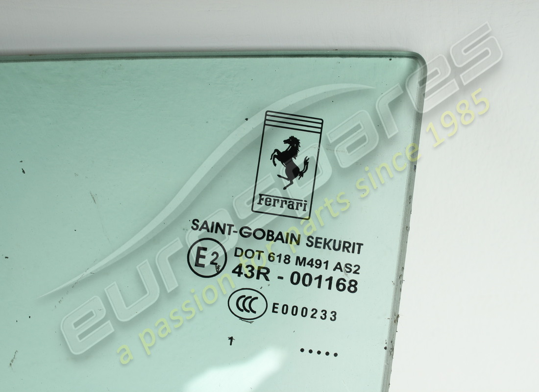 fenêtre de porte gauche ferrari endommagée. numéro de pièce 88304800 (3)