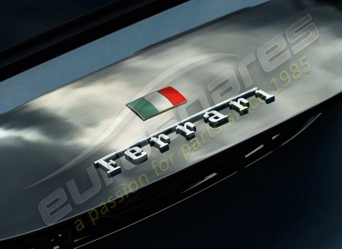 nouveau ferrari badge métallique avec logo drapeau italien 4cm x 5.8cm. numéro de pièce 55024105 (1)