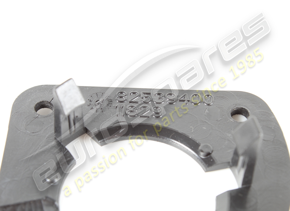 adaptateur ferrari d'occasion pour tweeter. numéro de pièce 82539400 (2)