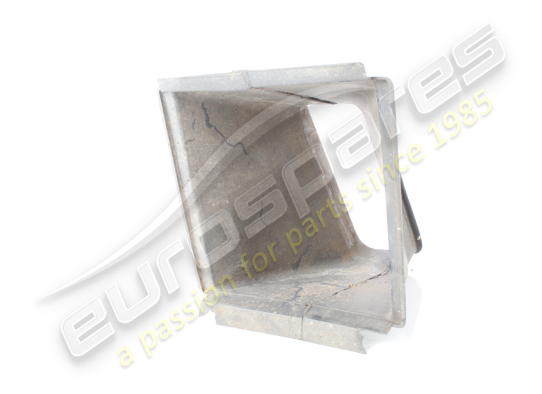 conduit d'air gauche d'occasion maserati. numéro de pièce 372000257 (1)