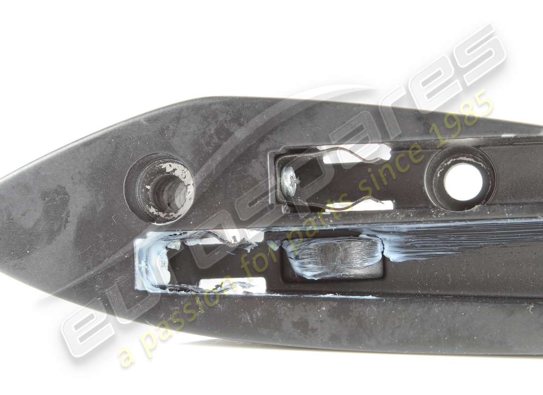 FIXATION DE TABLETTE GAUCHE D'OCCASION FERRARI BLO. NUMÉRO DE PIÈCE 84866100 (2) fixation de tablette gauche d'occasion ferrari blo. numéro de pièce 84866100 (2)