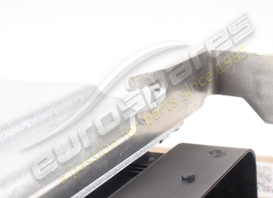 UTILISÉ FERRARI ECU DE SUSPENSION. NUMÉRO DE PIÈCE 811458 (5) utilisé ferrari ecu de suspension. numéro de pièce 811458 (5)