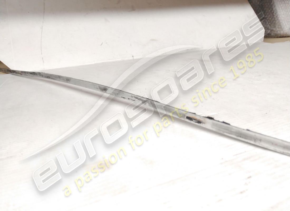 utilisé ferrari ensemble de moulures de pare-brise 308gt4. numéro de pièce 40022204a (3)
