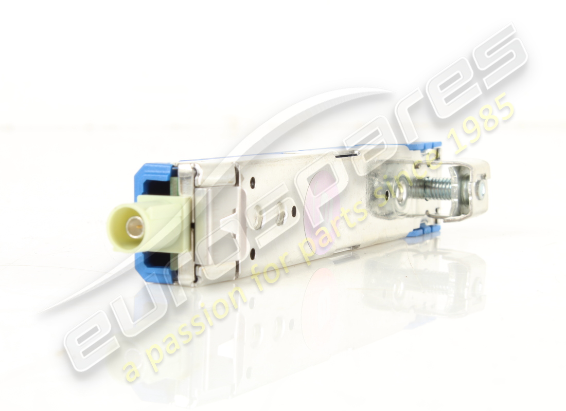 AMPLIFICATEUR D'ANTENNE AM/FM/DAB RDW/NAR D'OCCASION LAMBORGHINI. NUMÉRO DE PIÈCE 4M8035225M (3) amplificateur d'antenne am/fm/dab rdw/nar d'occasion lamborghini. numéro de pièce 4m8035225m (3)