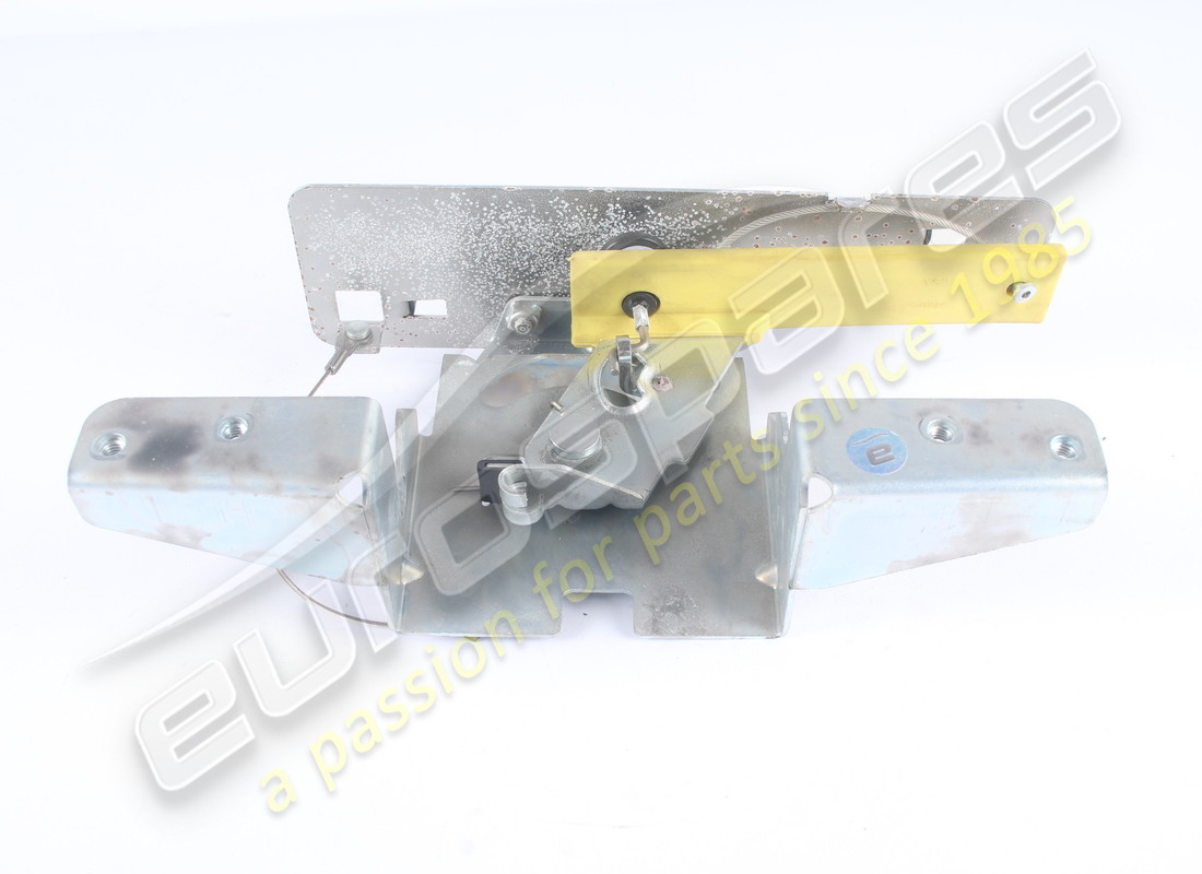 GOUJON UTILISÉ Aston Martin . RÉFÉRENCE 4G437J168AC (1)