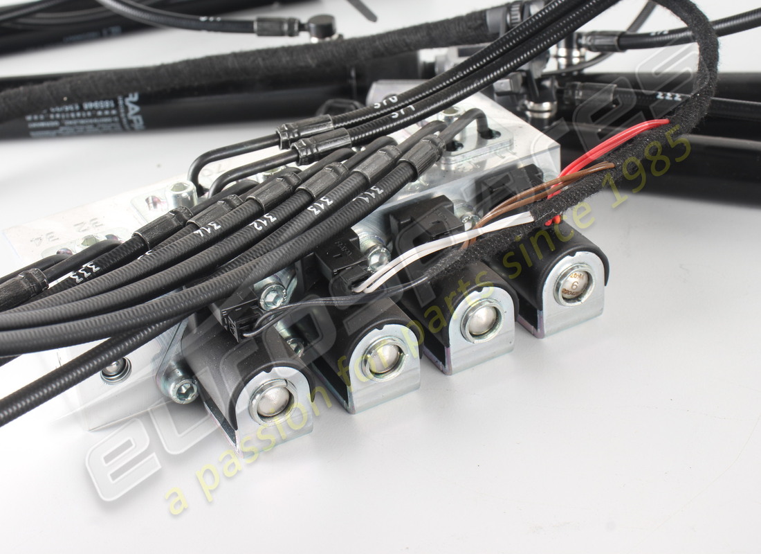 nouveau ferrari système hydraulique complet ki. numéro de pièce 84603300 (2)