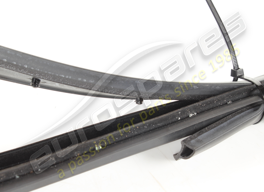 grattoir de fenêtre interne gauche d'occasion ferrari s. numéro de pièce 890463 (2)