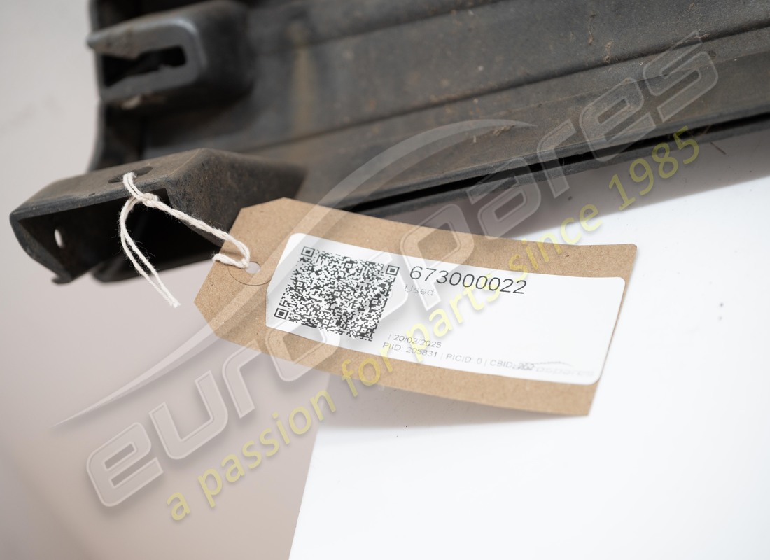 JUPE LATÉRALE DROITE D'OCCASION MASERATI (APPRÊT). RÉFÉRENCE 673000022 (12) jupe latérale droite d'occasion maserati (apprêt). référence 673000022 (12)