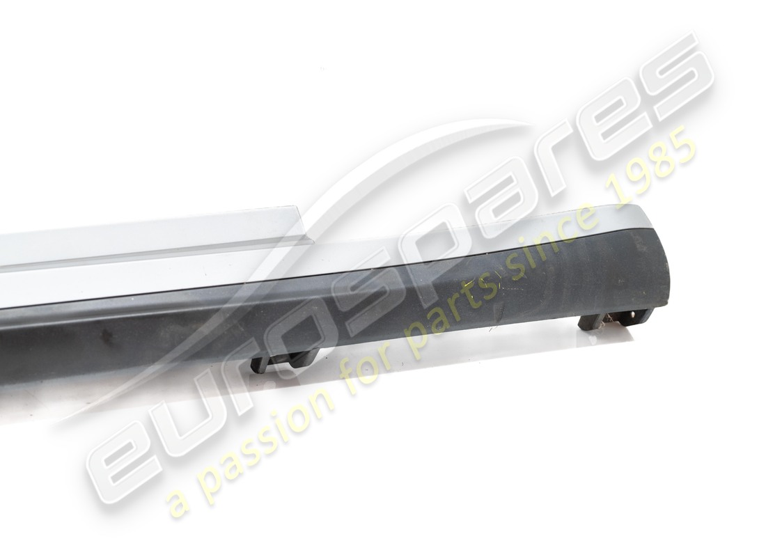 JUPE LATÉRALE DROITE D'OCCASION MASERATI (APPRÊT). RÉFÉRENCE 673000022 (4) jupe latérale droite d'occasion maserati (apprêt). référence 673000022 (4)