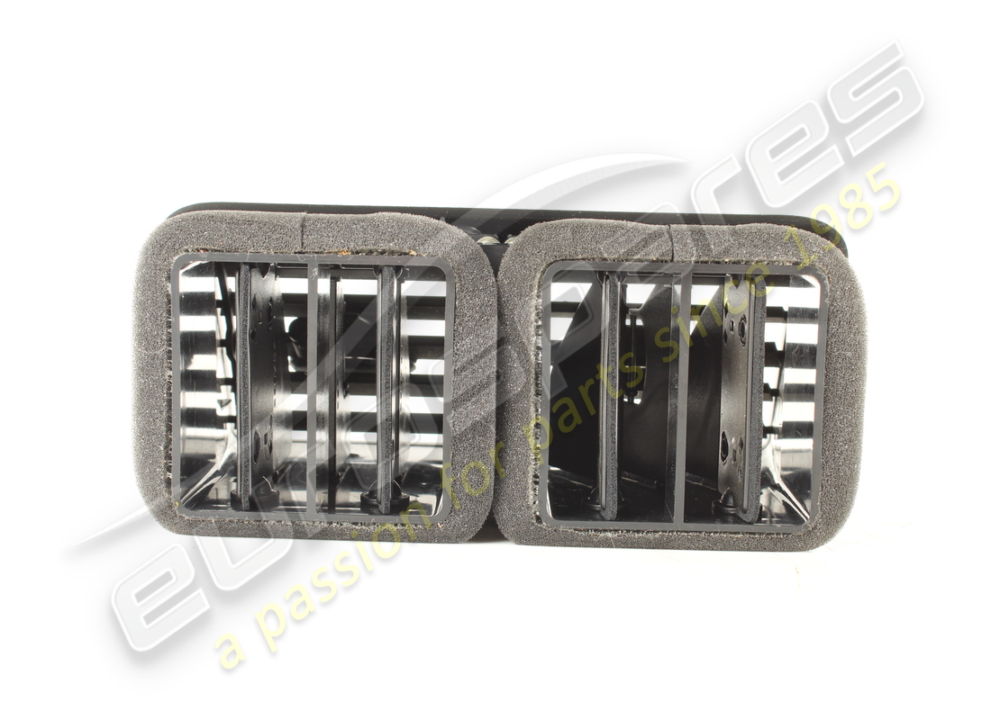 ouverture d'aération arrière d'occasion maserati. référence 67211900 (6)