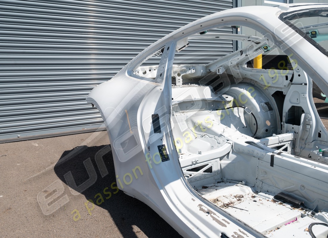 châssis arrière et panneaux de quart d'occasion porsche 992 gt3. numéro de pièce eap1510496 (5)