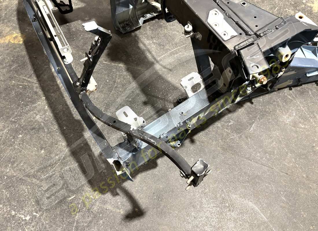 SOUS-CHÂSSIS ARRIÈRE FERRARI ENDOMMAGÉ. NUMÉRO DE PIÈCE 985280290 (13) sous-châssis arrière ferrari endommagé. numéro de pièce 985280290 (13)