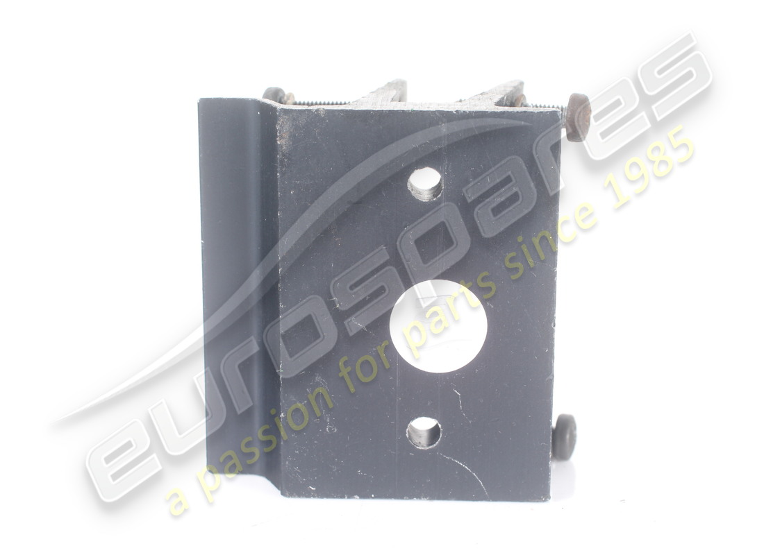 utilisé le soutien maserati. numéro de pièce 393250303 (5)