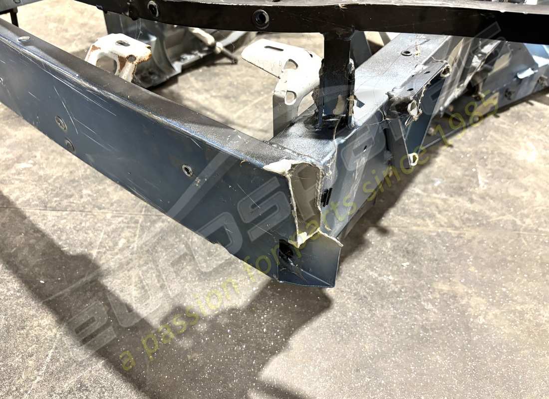 SOUS-CHÂSSIS ARRIÈRE FERRARI ENDOMMAGÉ. NUMÉRO DE PIÈCE 985280290 (5) sous-châssis arrière ferrari endommagé. numéro de pièce 985280290 (5)