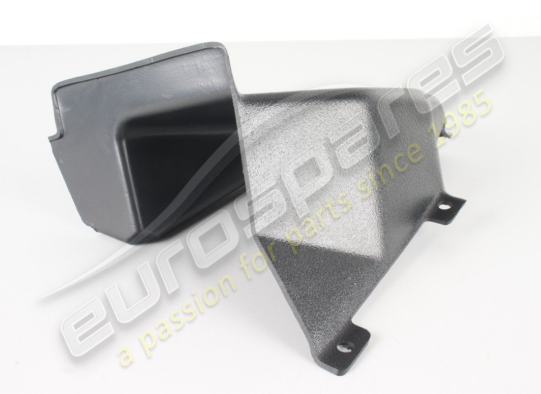new maserati bumper side air duct. part number 67565000 (2)