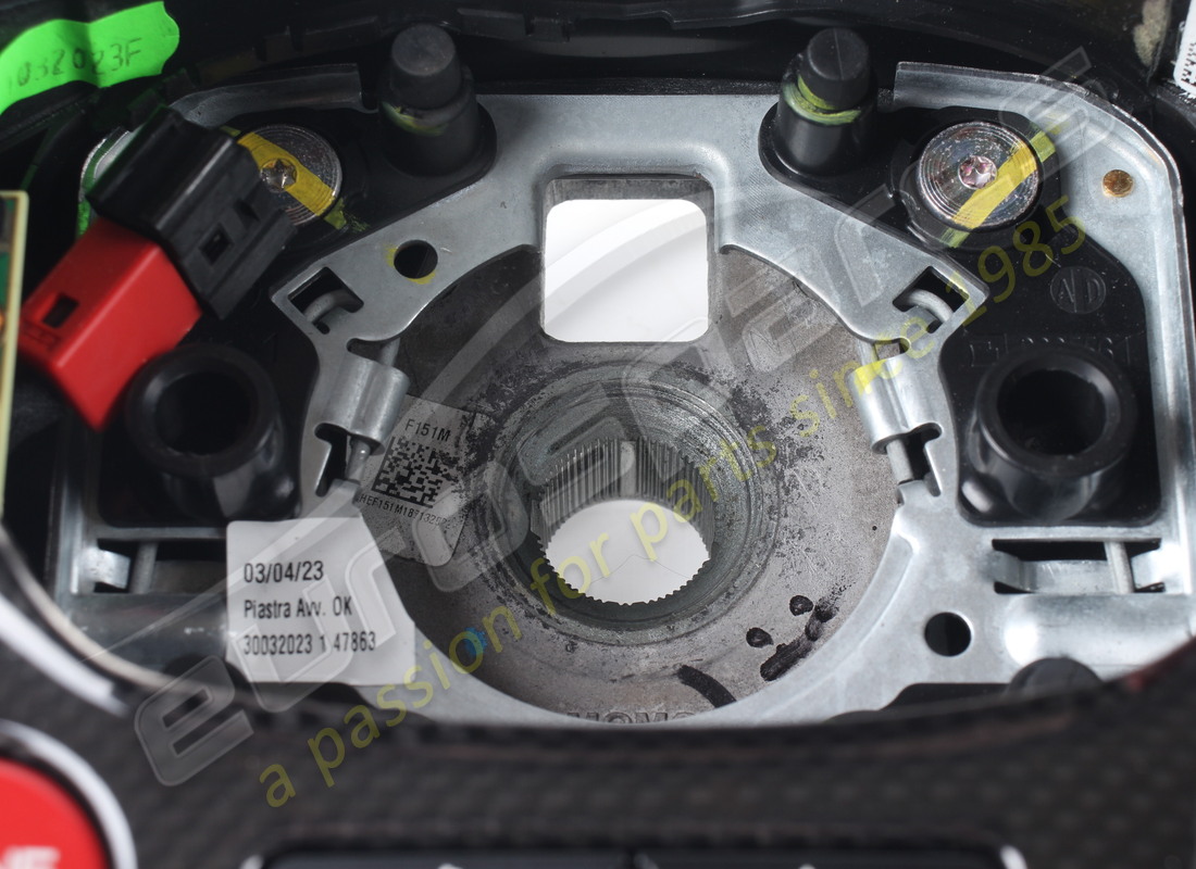 FERRARI VOLANT COMPLET UTILISÉ. NUMÉRO DE PIÈCE 337540 (6) ferrari volant complet utilisé. numéro de pièce 337540 (6)