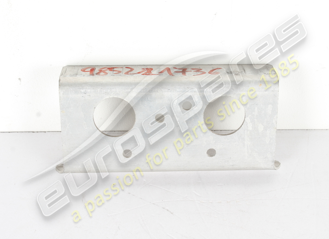 nouveau support de renfort ferrari. numéro de pièce 221736 (1)
