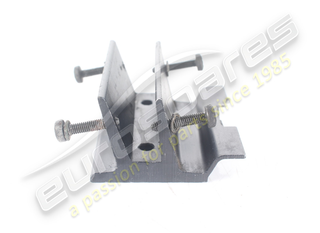 utilisé le soutien maserati. numéro de pièce 363201316 (2)