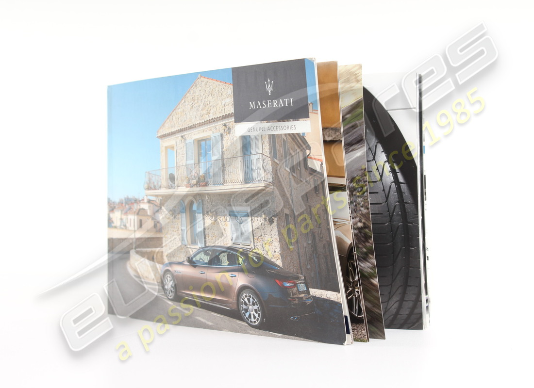 nouvelle brochure d'accessoires maserati m156. numéro de pièce 940000351 (2)