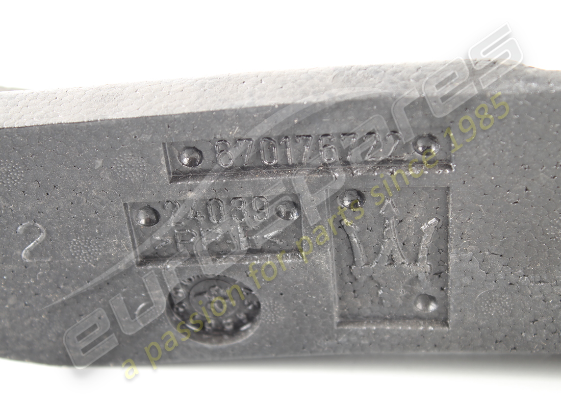 pare-chocs avant central inférieur droit neuf maserati. numéro de pièce 670176722 (3)