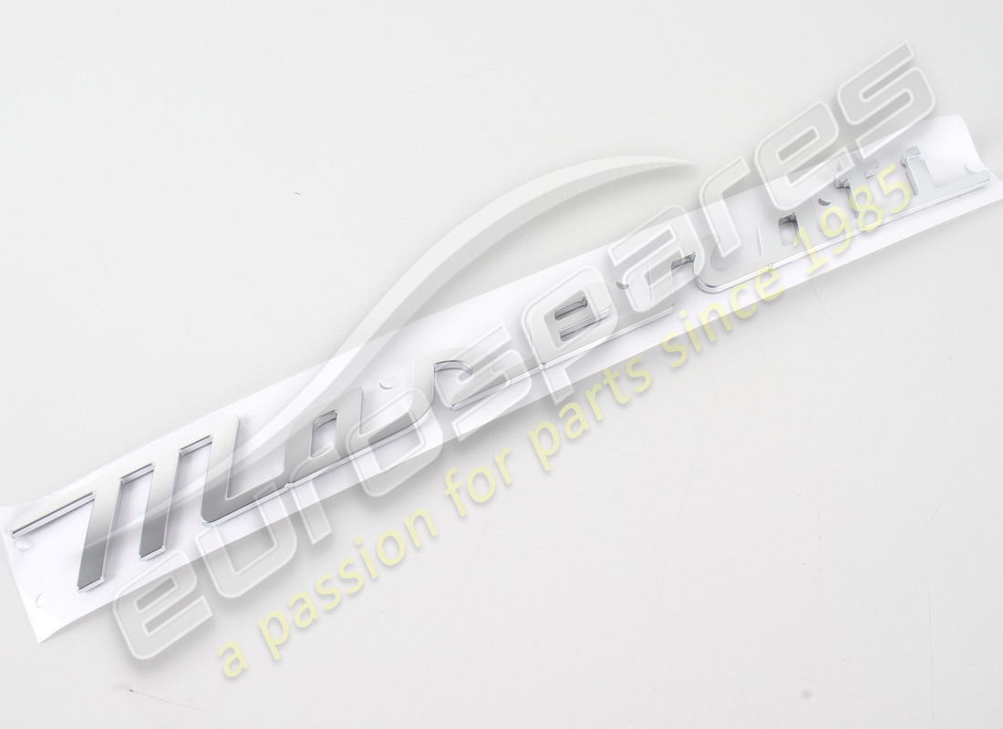 nouveau maserati maserati logo sur le couvercle de coffre. numéro de pièce 670158141 (1)