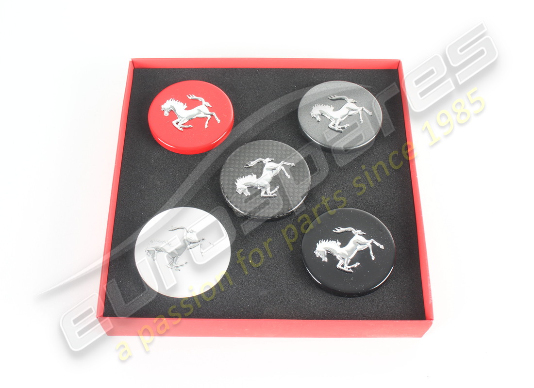 NOUVEAUX FERRARI ENJOLIVEURS DE CENTRE DE ROUE COLORÉS K. NUMÉRO DE PIÈCE 95998121 (1) nouveaux ferrari enjoliveurs de centre de roue colorés k. numéro de pièce 95998121 (1)