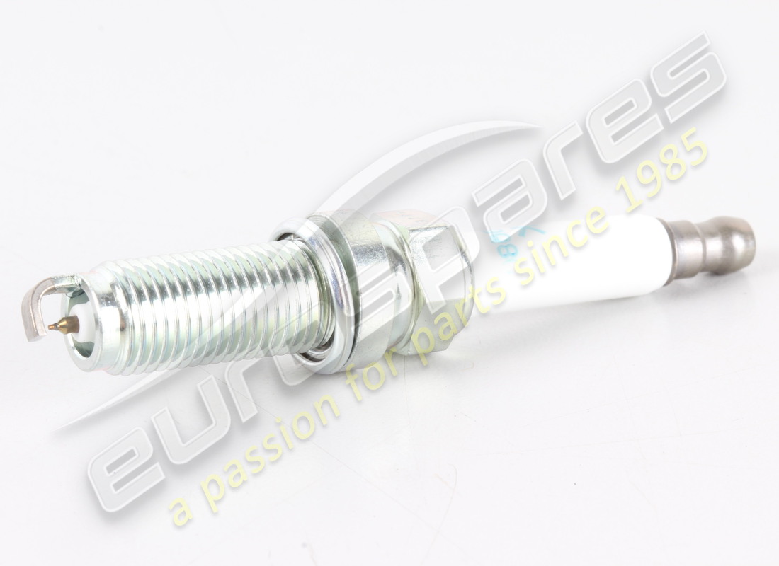 nouvelle bougie d'allumage maserati. numéro de pièce 670053696 (2)