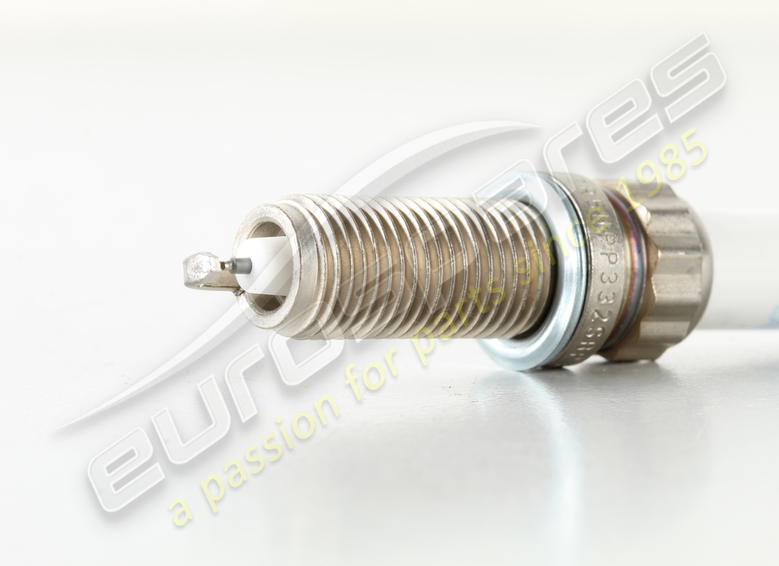 NOUVELLE BOUGIE D'ALLUMAGE BOSCH. NUMÉRO DE PIÈCE 0PB905612 (2) nouvelle bougie d'allumage bosch. numéro de pièce 0pb905612 (2)