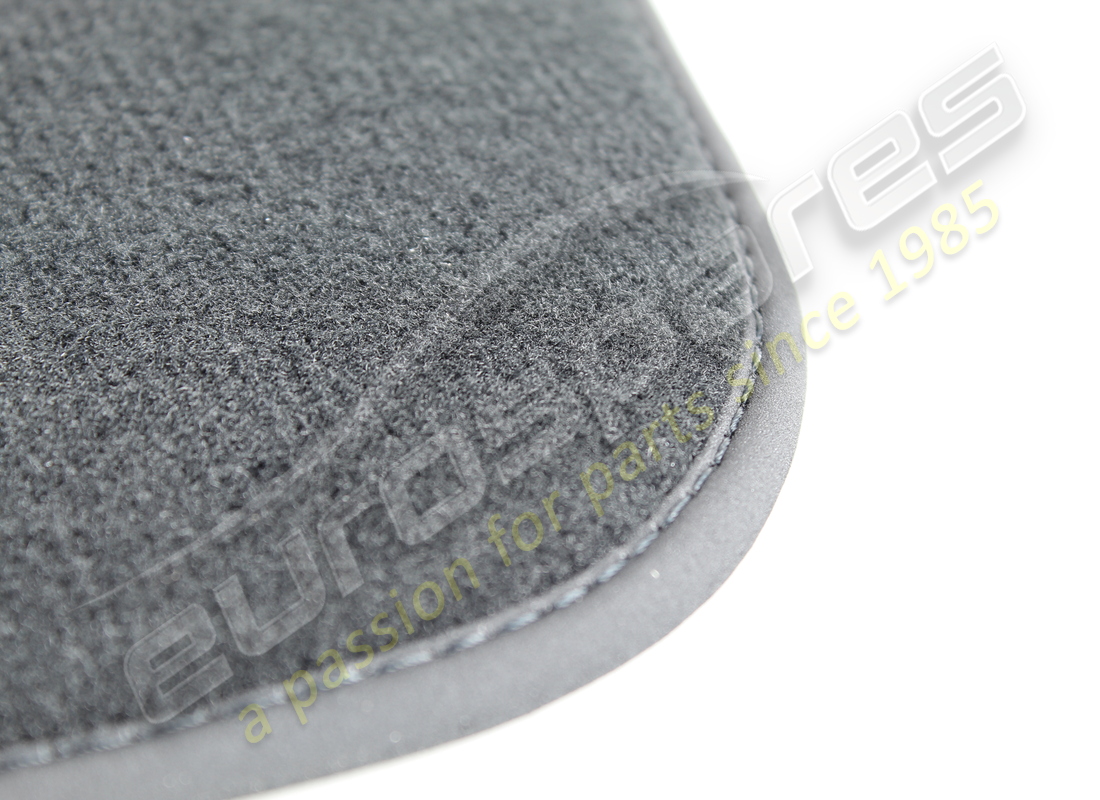 NOUVEAU MASERATI PANNEAU DE PLANCHER ARRIÈRE NOIR. RÉFÉRENCE 670183925 (2) nouveau maserati panneau de plancher arrière noir. référence 670183925 (2)