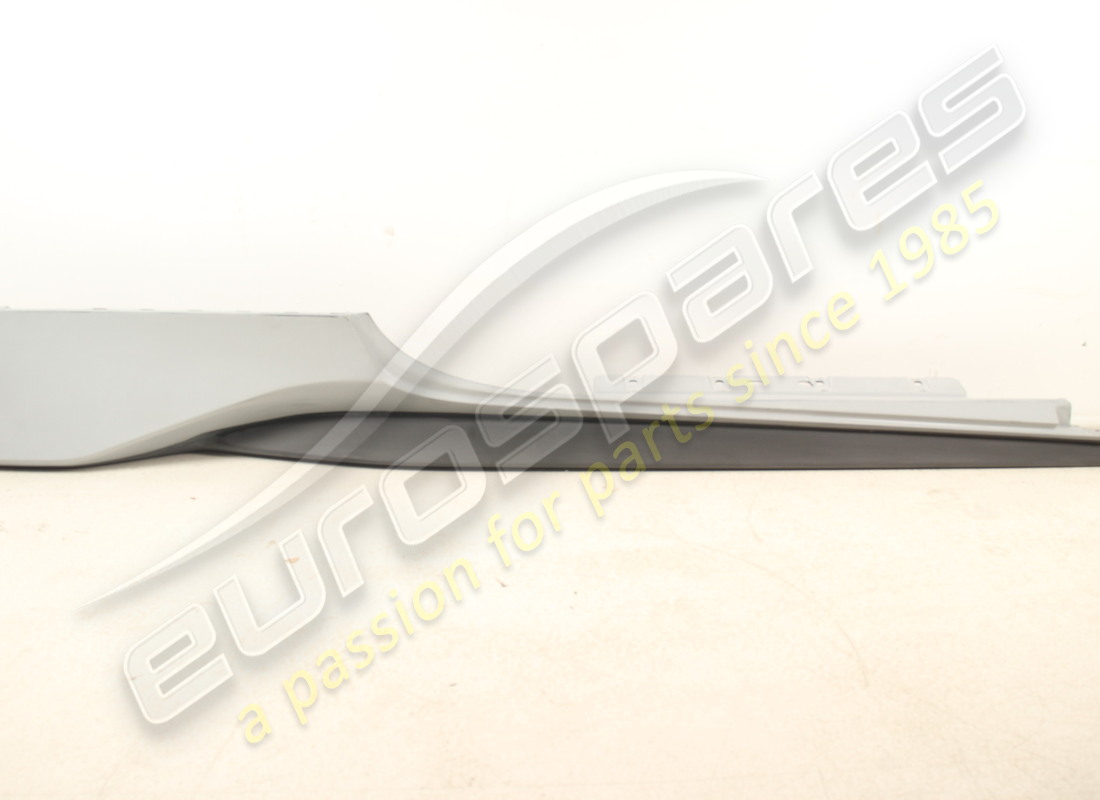 NOUVEAU (AUTRE) Ferrari GARNITURE SOUS-PORTE DROITE COMPLÈTE. NUMÉRO DE PIÈCE 766048 (1)