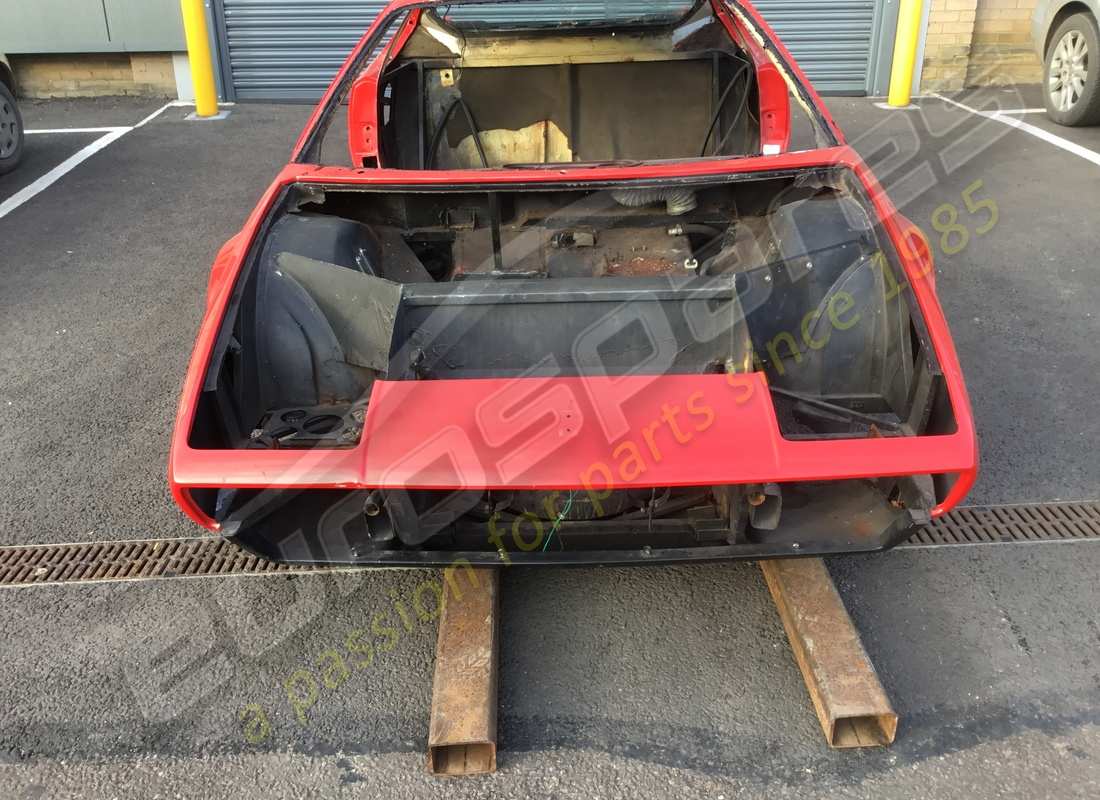 utilisé eurospares ferrari 308 gt4 dino (1979) carrosserie et ​​châssis rhd. numéro de pièce eap1390100 (2)
