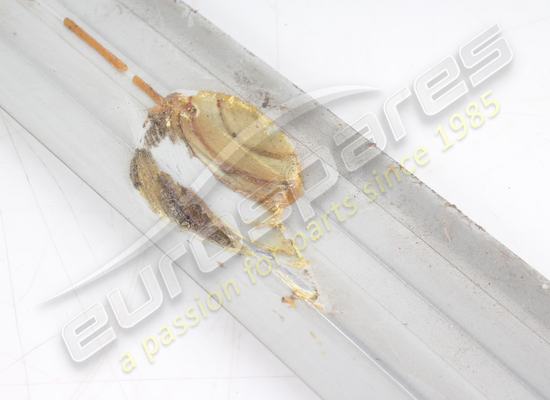 ferrari bande de coup de porte utilisée. numéro de pièce 60116704 (4)