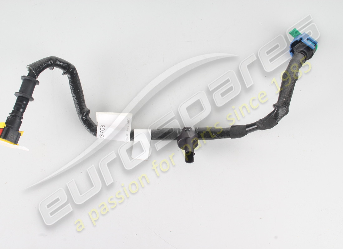 nouveau maserati tuyau d'alimentation en essence vers pompe hp. numéro de pièce 670103708 (2)