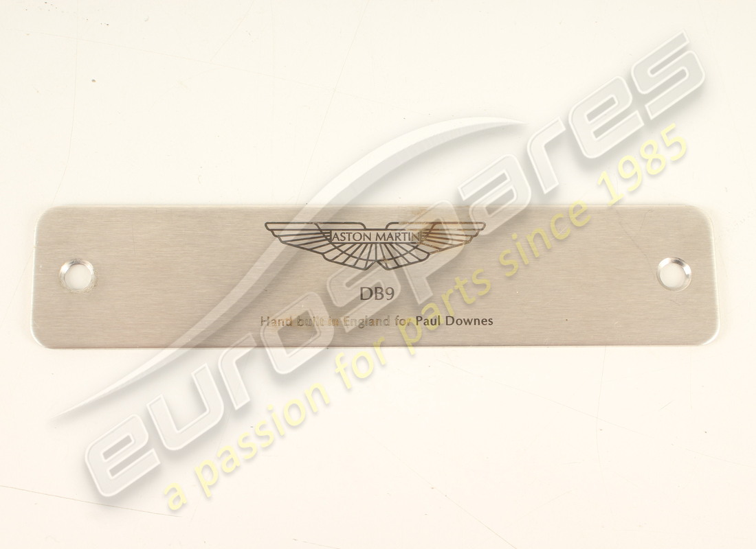 UTILISÉ Aston Martin PLAQUE NOM, AVANT, STANDARD, AM WINGS. NUMÉRO DE PIÈCE 4G438010787 (1)