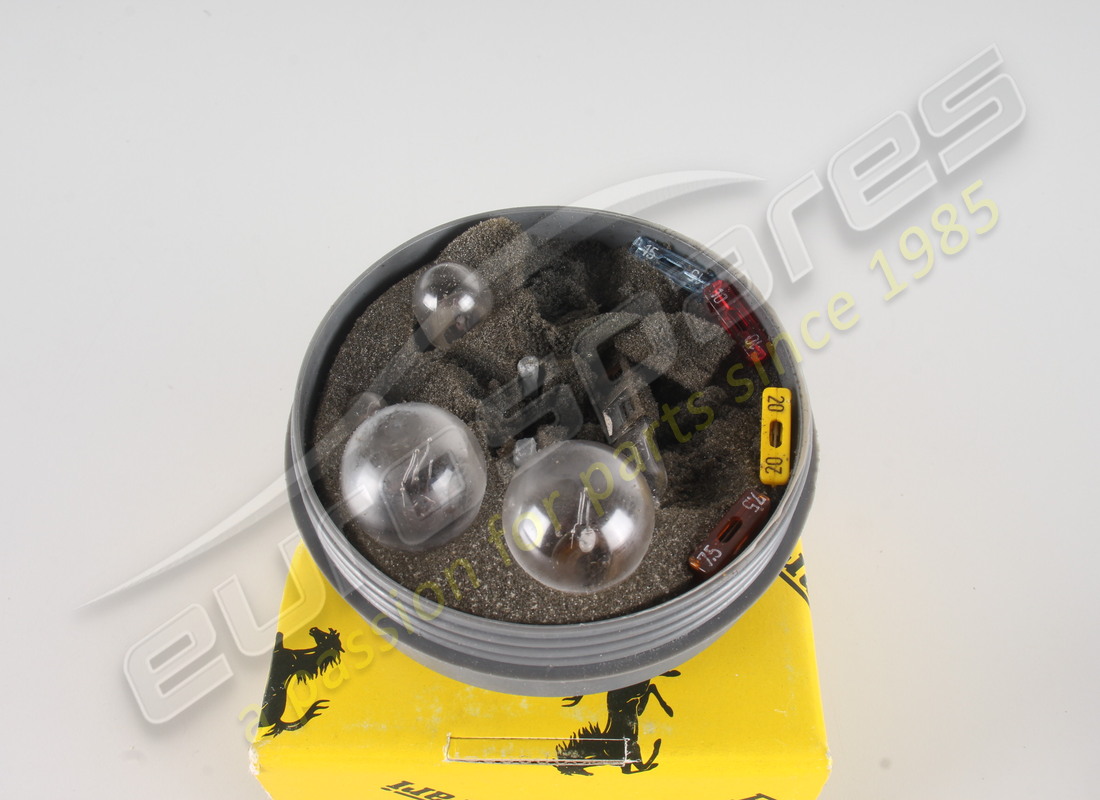 nouvelle boîte ferrari avec ampoules de rechange. référence 138672 (2)